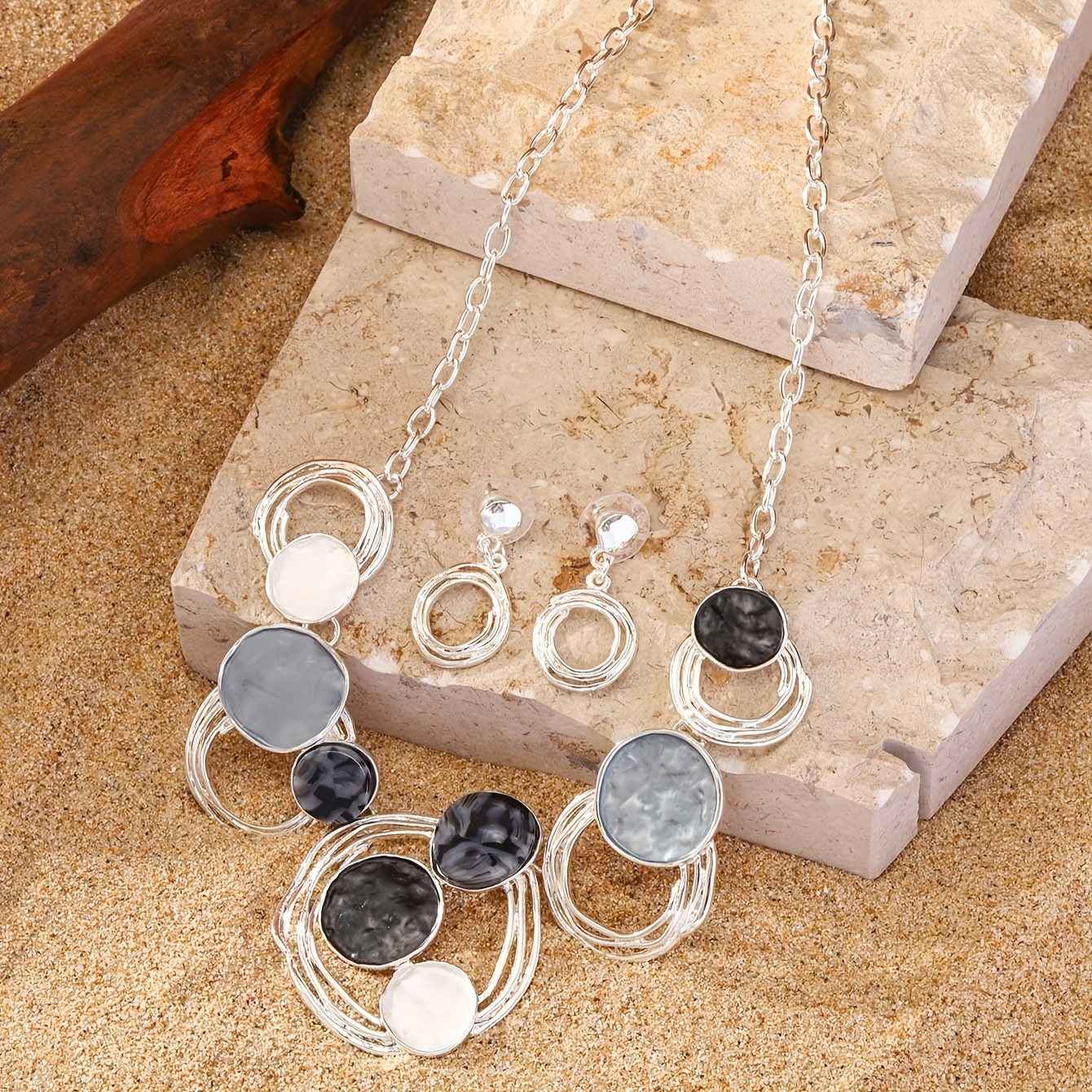 Image of Earrings And Necklaces Alloy Round Hollow Thick Material Hair Drop Oil Retro Everyday Elegant Autumn And Winter Jewelry Graduation Gift Retro High-end Atmosphere French Jewelry