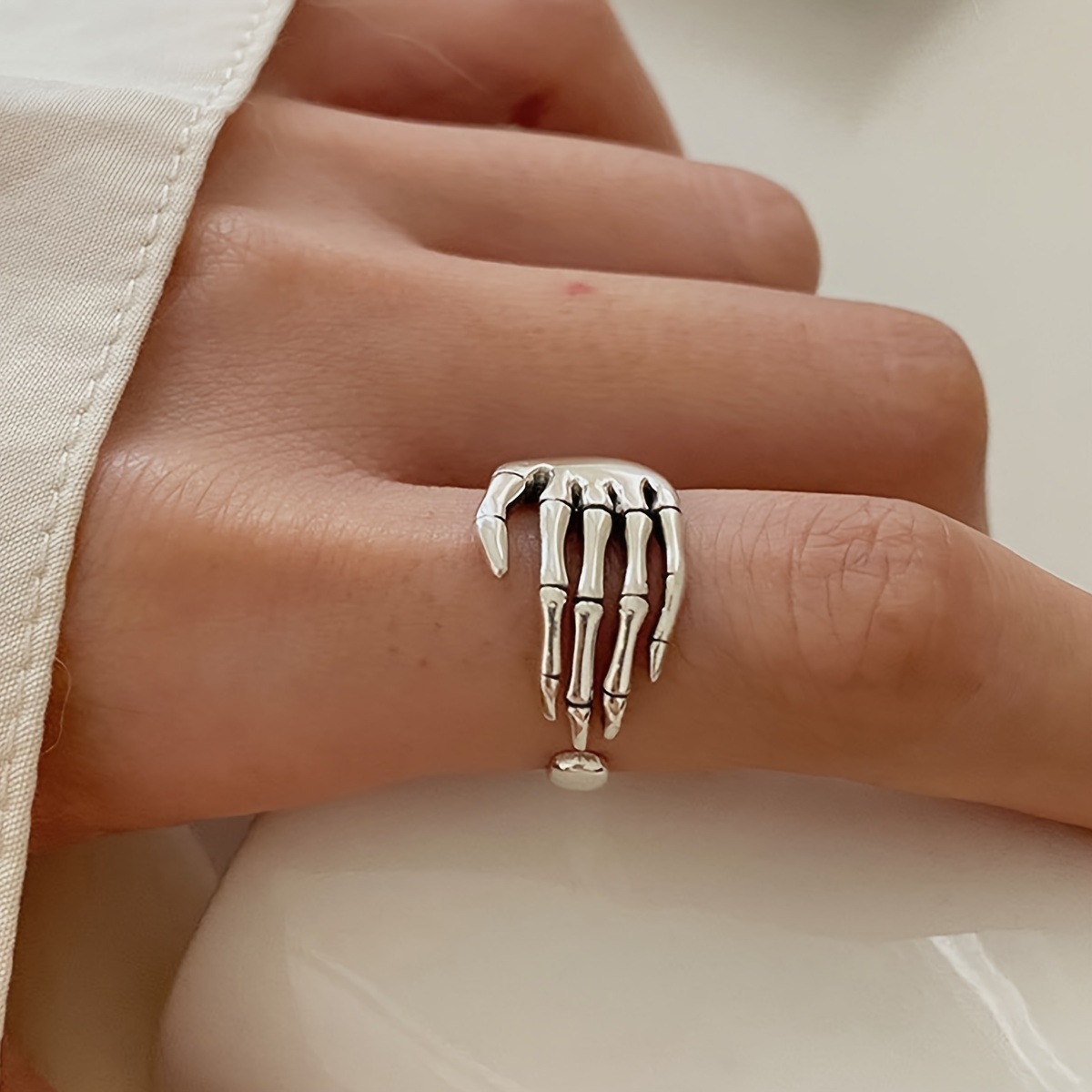 

Bague squelette en cuivre Nooxian pour femme, style gothique hip-hop, bijoux tendance pour tous et les fêtes, design non-mosaïque avec placage unique - Accessoire toutes