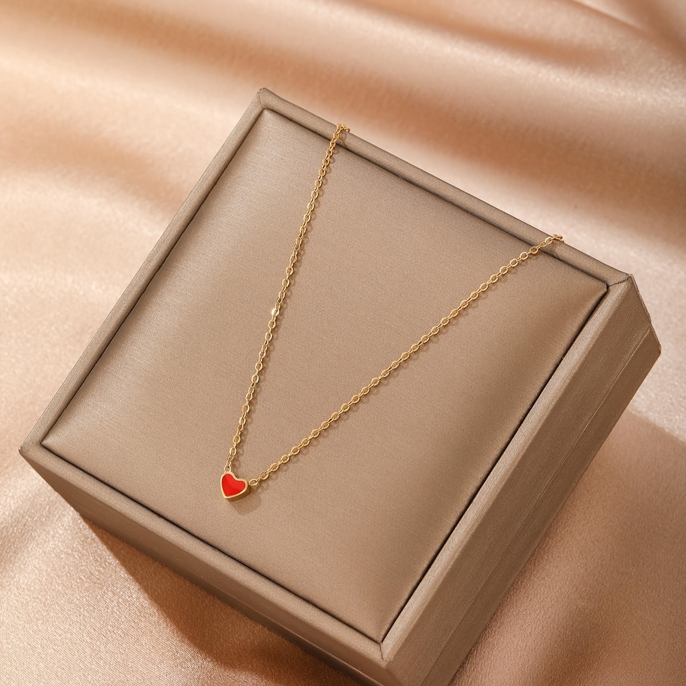 

A Gold-plated Stainless Steel Pendant Necklace Featuring A , Casual, Retro, And , Suitable For Women And Couples For Wear, Commuting, And Parties.