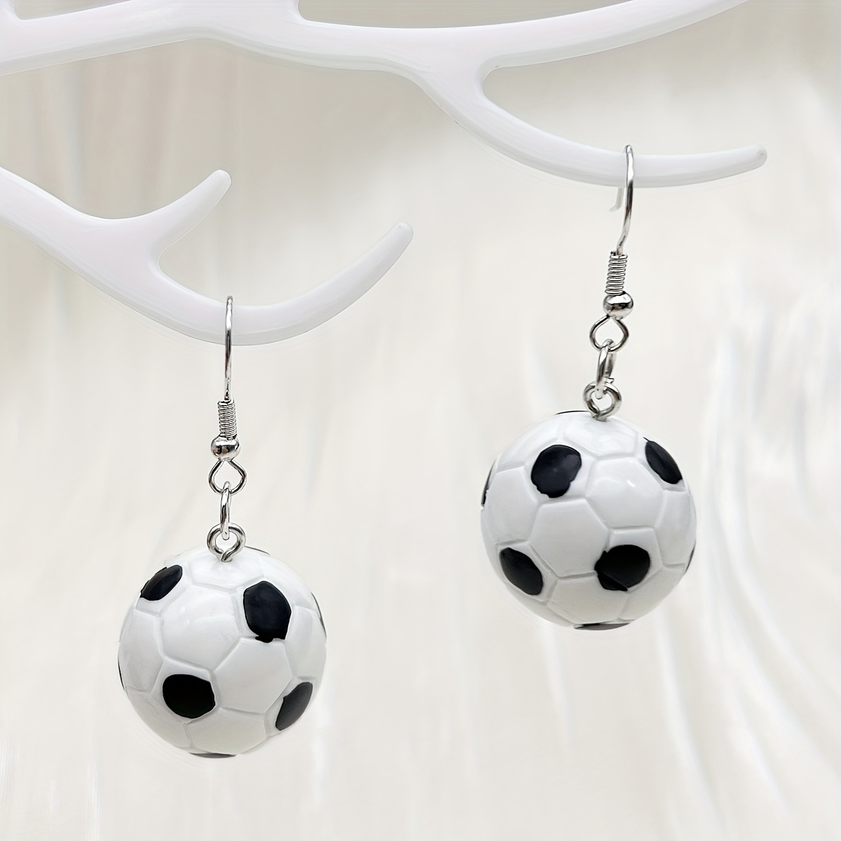 A Pair Of Sporty Basketball Pendant Earrings, Perfect For Sports Game Days And Parties, Featuring Unique Mini Resin Basketball Charms, A Trendy And Creative Gift For Sports Enthusiasts