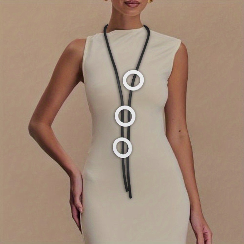 A Fashionable Hollow-out Circular Long Casual Handmade Accessory Women' Necklace