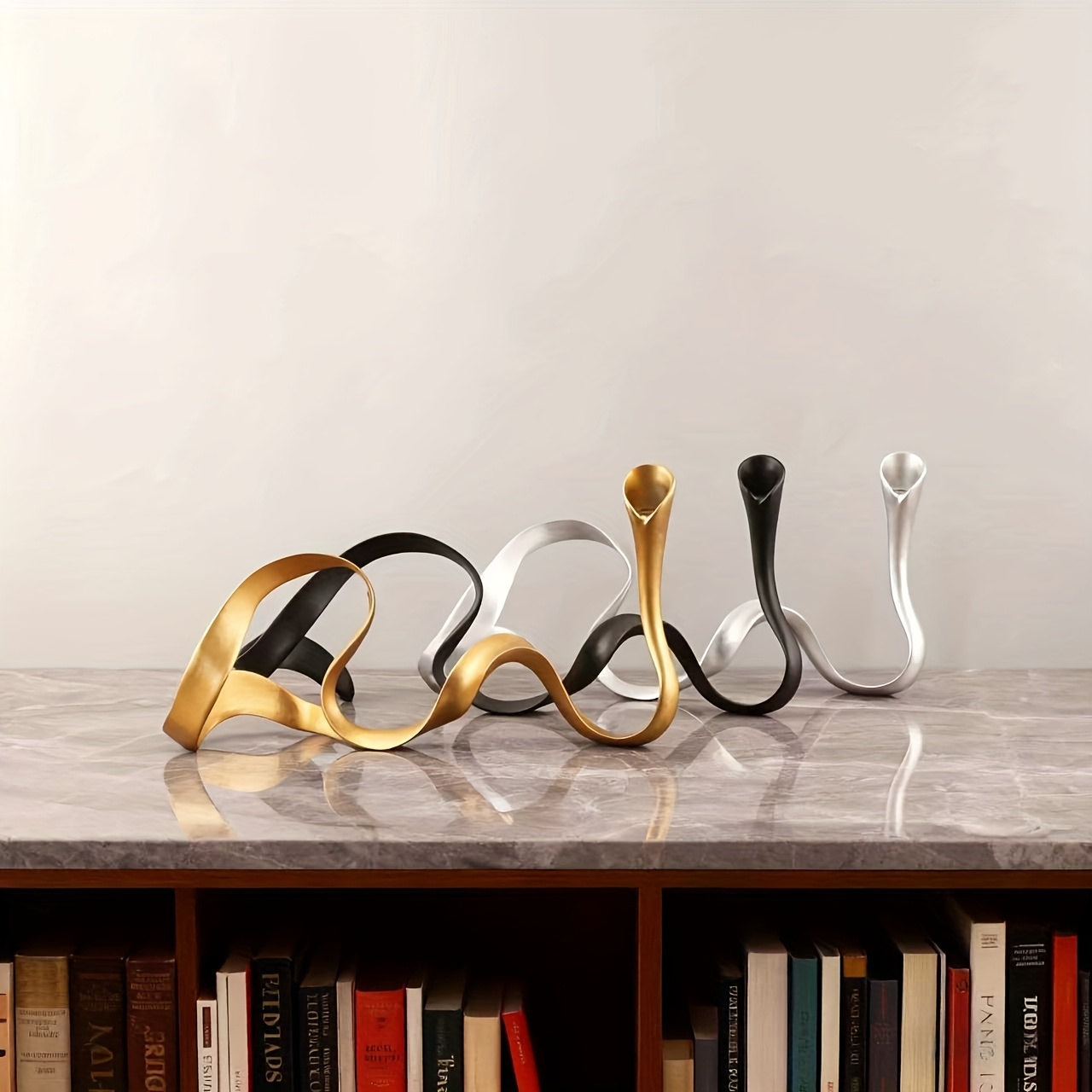 1pc Modern Style Metal Geometric Golden/Silvery Ribbon Shape Candle Holder Base, Suitable for Candle Dinner Photo Prop, Wedding Anniversary Birthday Decoration, Valentine'S Day New Year, Christmas Home Decoration, Romantic Dinner Party Decoration