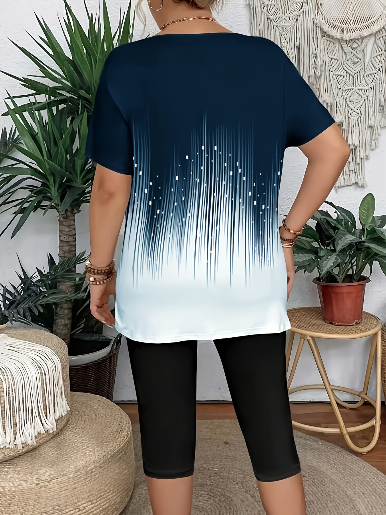 Elegant Plus Size Crew Neck T-Shirt with Floral Print - Soft Medium Stretch Fabric, Short Sleeve Top for Women, Casual Wear, All Season Tee|Floral Print Top|Comfortable Fit, Plus Size Clothing