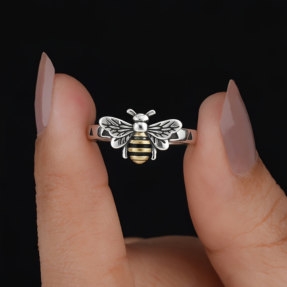 Women's Vintage Bee Ring, Perfect Gift for Special Occasions