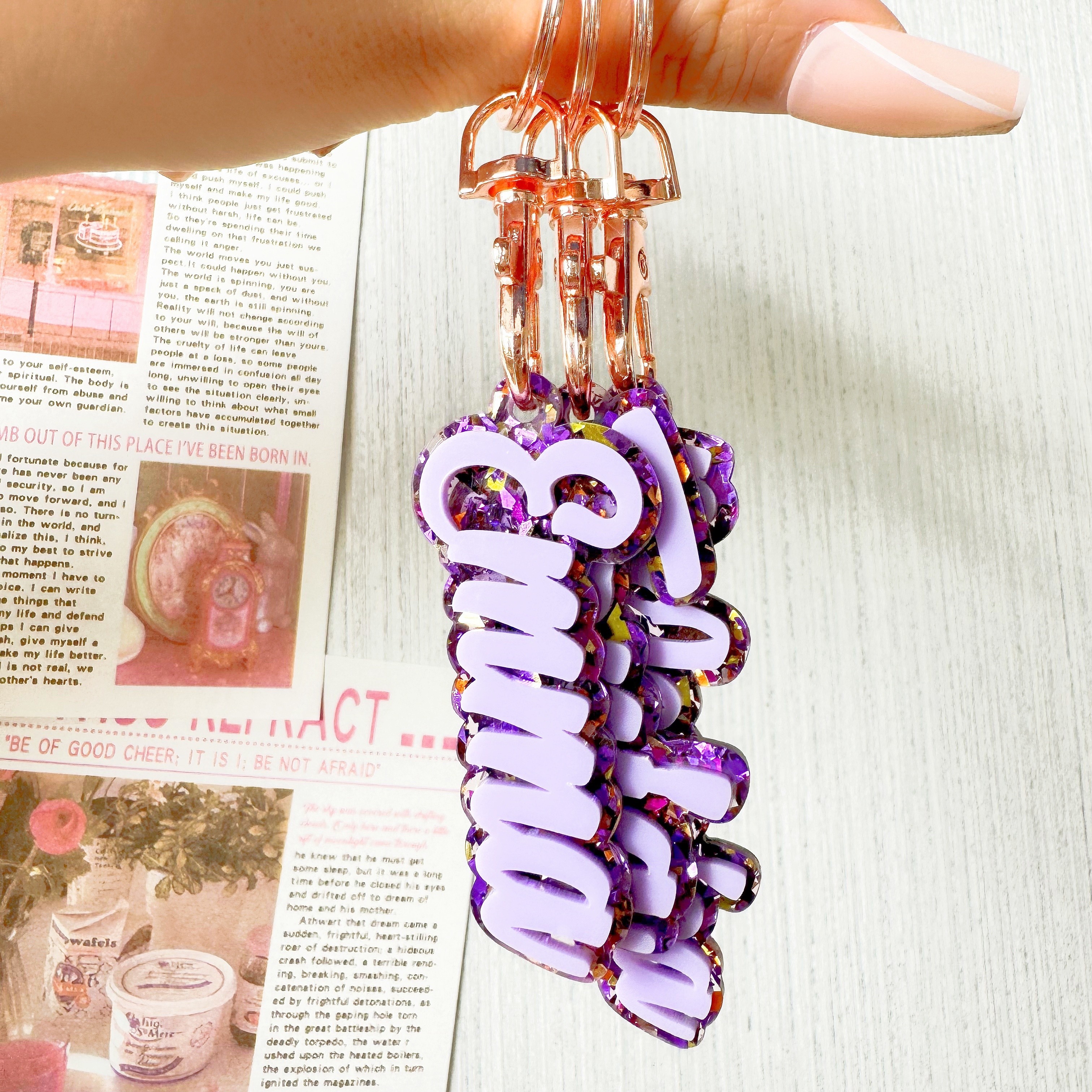 

1pc Personalized Acrylic Alphabet Keychain With Rose - Tag Charm - Ideal For Christmas Decoration & Gifting