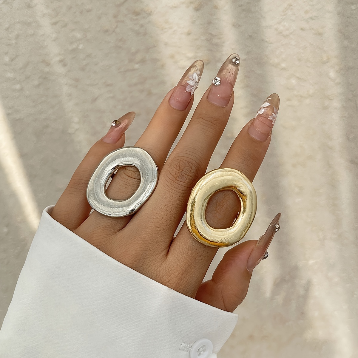 

1pc Women's Hollow Round Exaggerated , Fashion Wear Ring Accessory