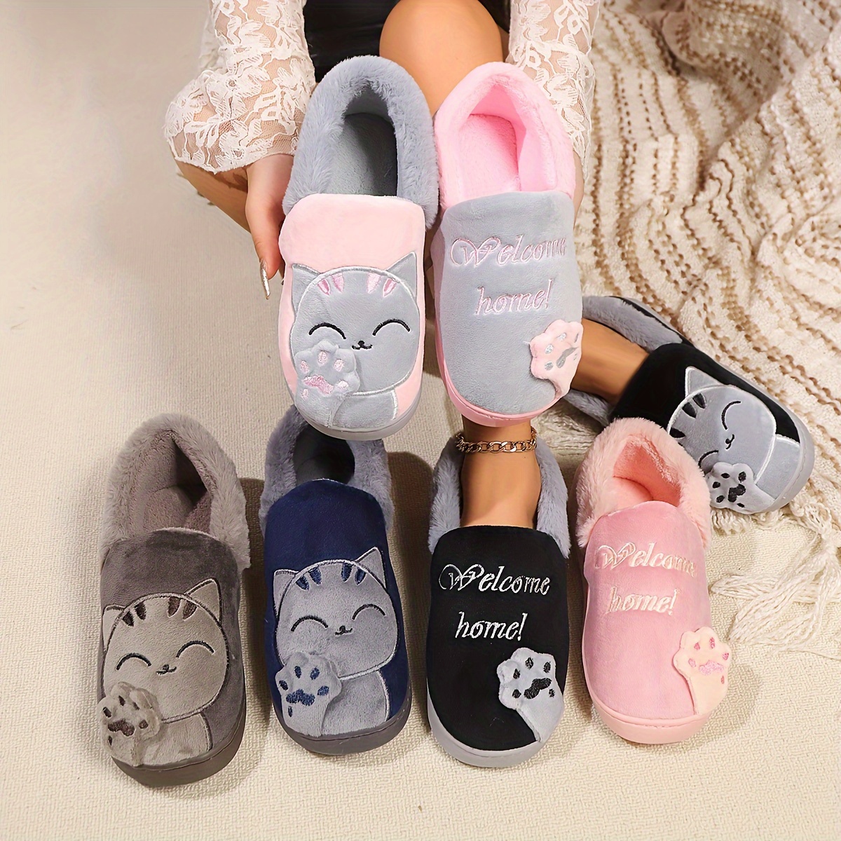 

Chaussons en Peluche Brodés de Chat Cartoon Confortables, Semelle Souple, Chaleur Hivernale en , Rose, Marine, Noir - Idéaux pour le Confort de , Salon & Chambre