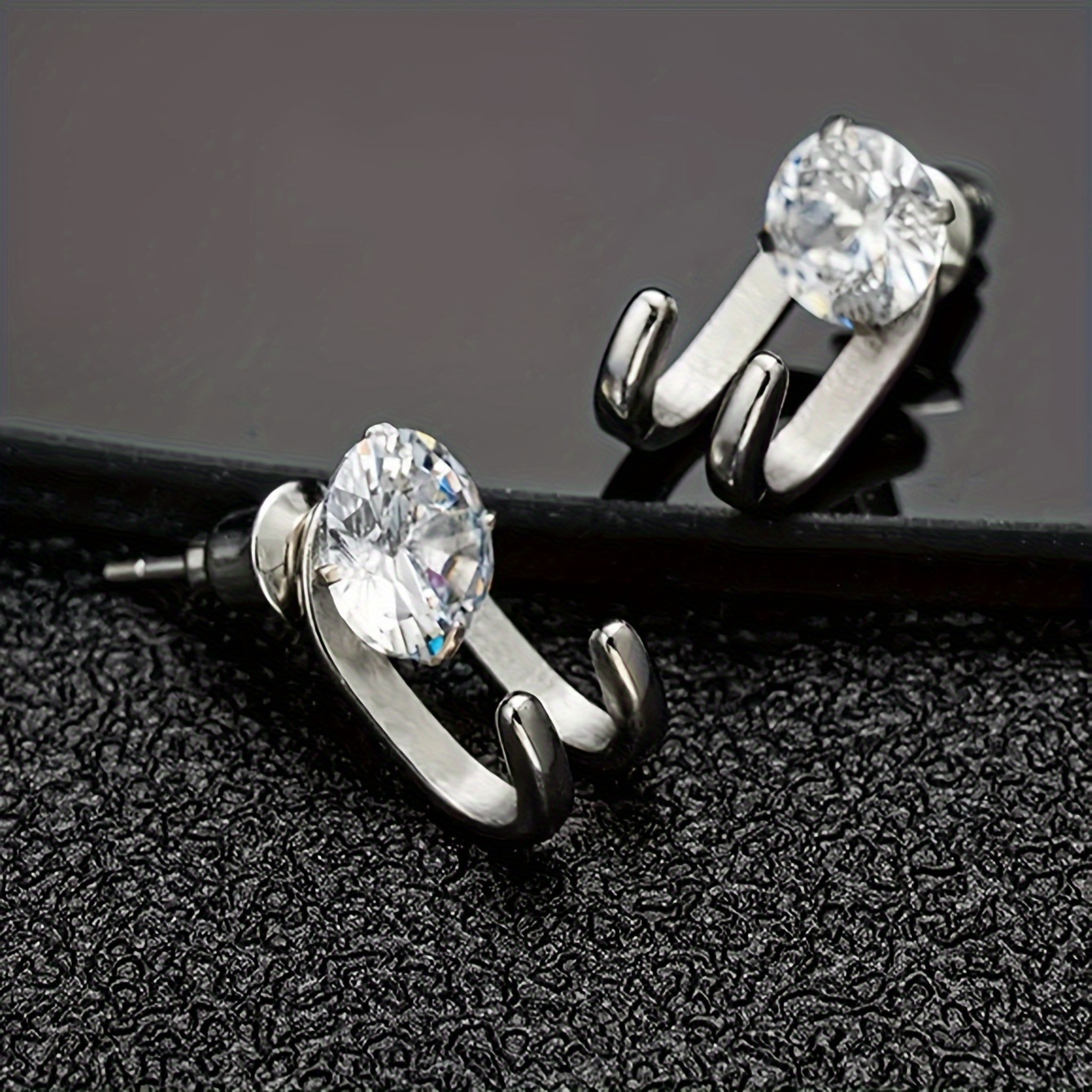 1 Stainless Steel Round Synthetic Synthetic Synthetic Synthetic Zircon​ Two-prong Front And Back Men's Fashion