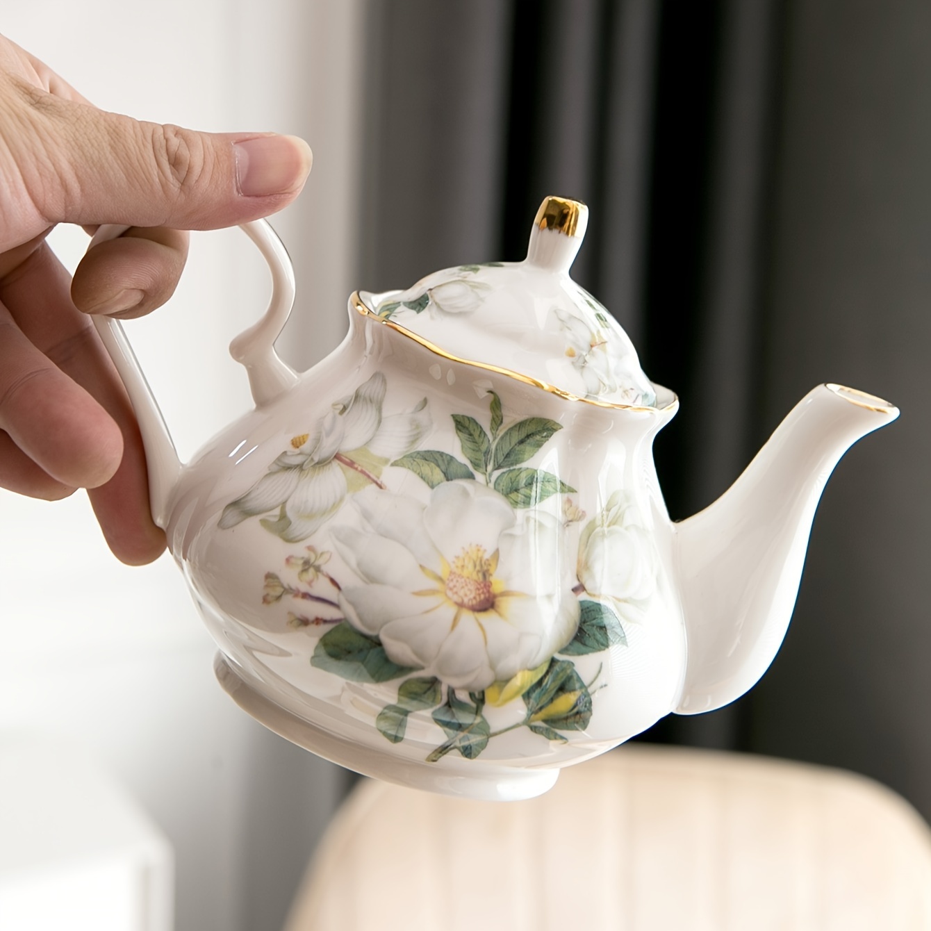 

1pc, European Style Flower Teapot, 16.2oz/480ml Ceramic Pot For Tea Drinking, Water And Coffee, White Bone Porcelain Gift For Tea, Christmas Valentine's Day Birthday Gifts