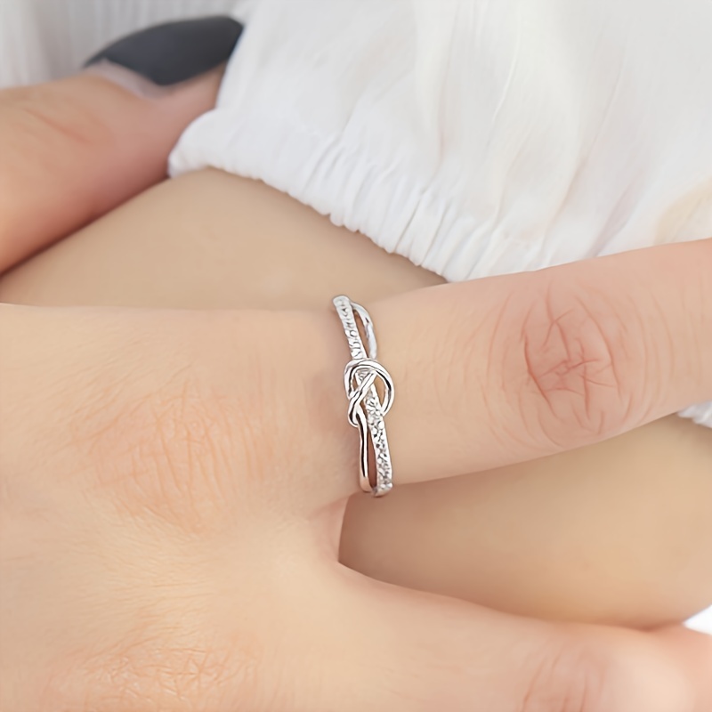 Women's Commitment Ring with Knot Heart Setting