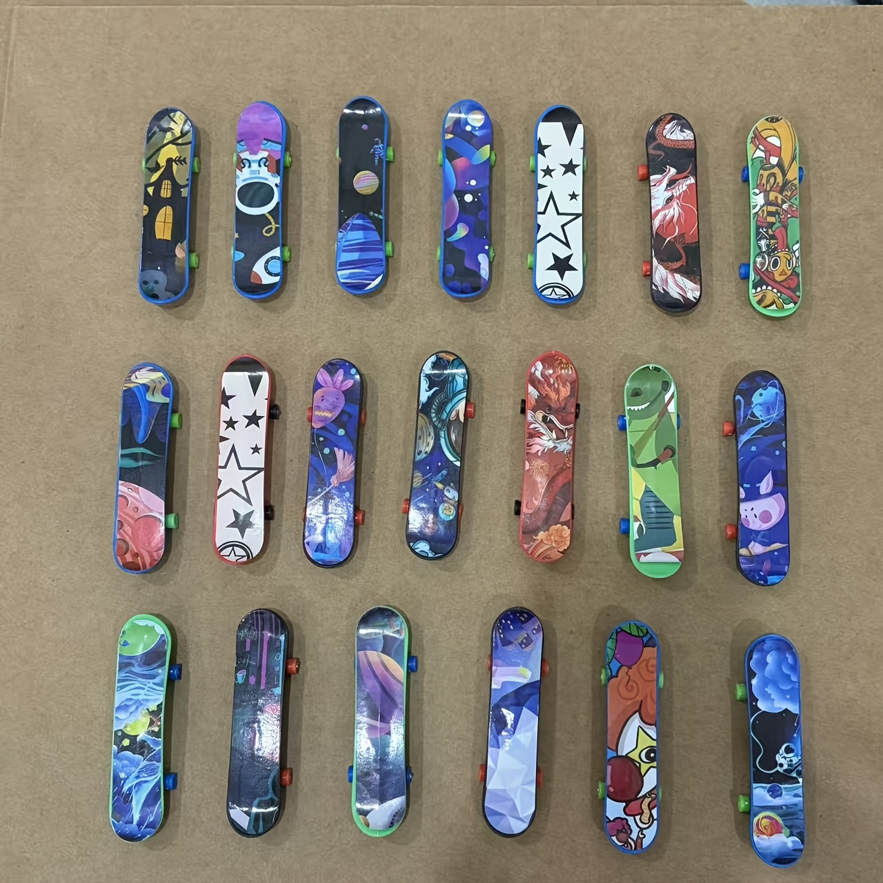 TEMU Gift For Her/him 12pcs Mini Finger Skateboards Finger Skateboard Toys For Kids Birthday Party Favors Gift Props Decoration, Random Pattern