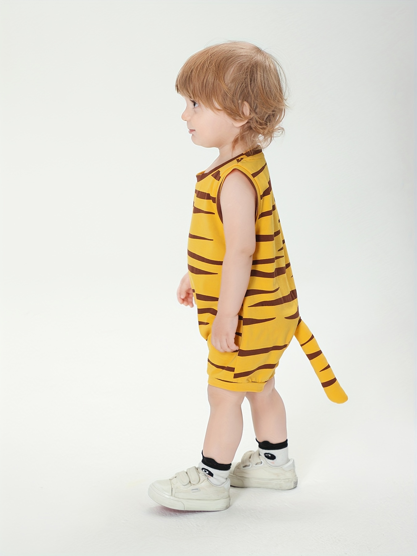 2pcs Baby Boy/Girl Cartoon Tiger Print Short Raglan Sleeve Jumpsuit with Bib Set