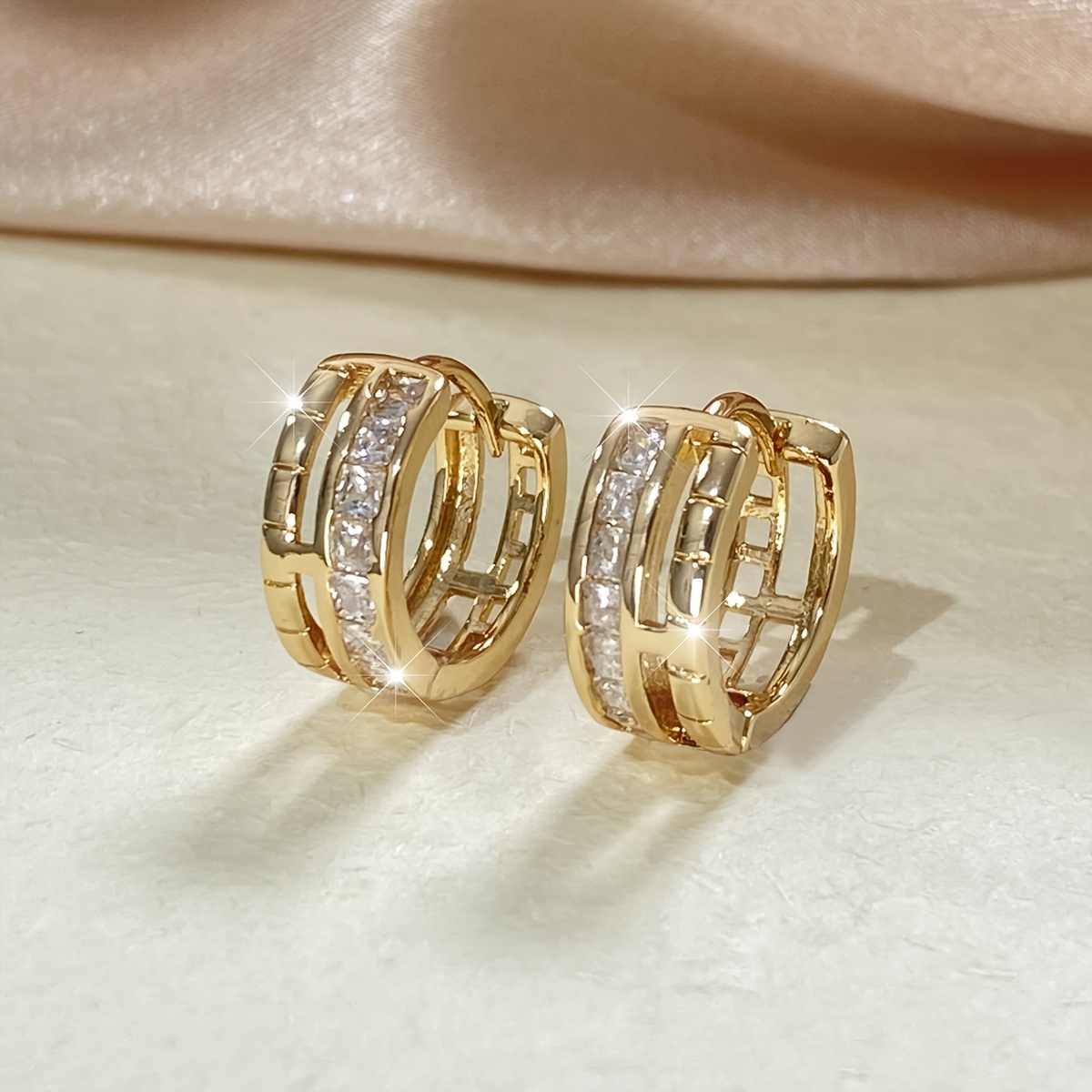 Image of 1 Pair Of Ladies' Fashion Ear Buckles, Exquisite Light Luxury Niche Copper Zirconia Earrings, ' Daily Matching Earrings And Ear Ornaments