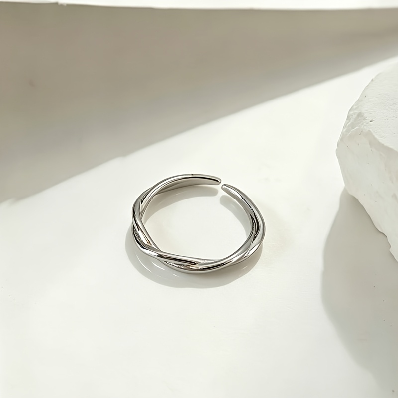 Minimalist and Elegant Interwoven Ring for Women, Niche Ins-style Cool Minimalist Plain Hoop Wrap-around Adjustable Finger Ring. Perfect for Holiday Weddings, Banquets, Parties. Back-to-school Season, Thanksgiving, Oktoberfest, Carnival