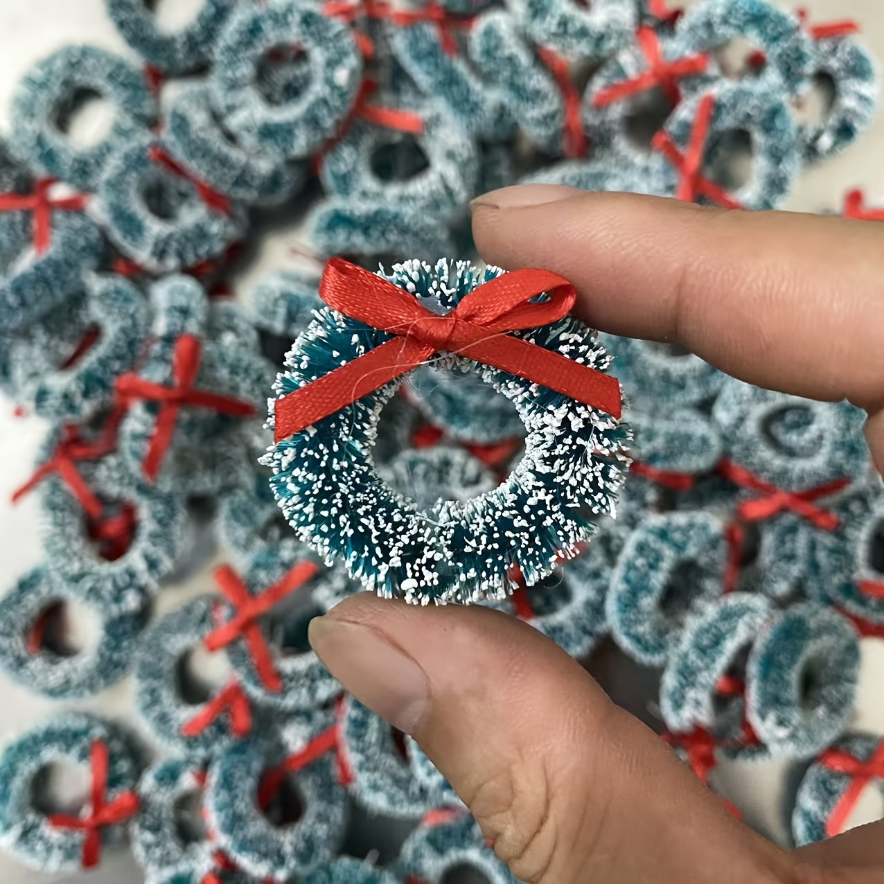TEMU 6pcs Dollhouse Wreaths, Mini Christmas Wreaths, Suitable For Dollhouses - 1.57-inch Realistic Green Wreaths With Red Bows, Durable Plastic
