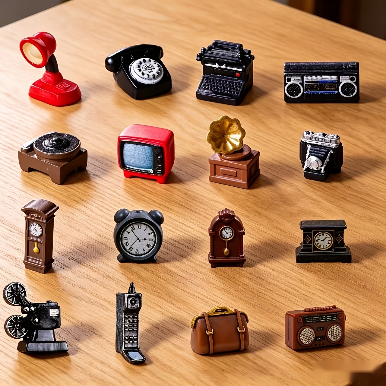 TEMU Set di decorazioni per la casa retr簷 in miniatura, 16 pezzi, telefoni vintage in miniatura, televisori, grammofoni, orologi da parete, borse e