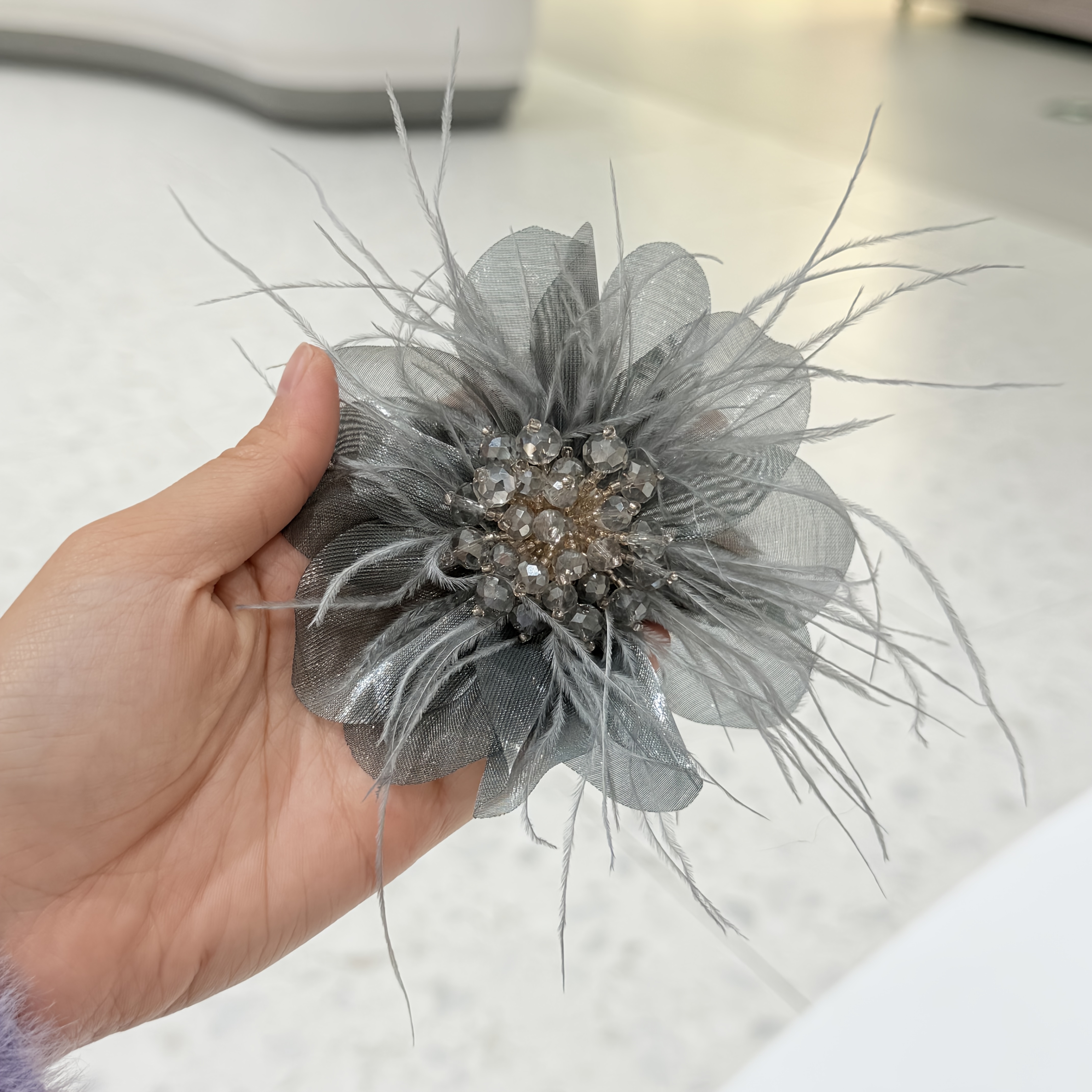 E-shop 11 cm Kleine Frische Stil Kunststoff Diamant Feder Blume Brosche Hohe Ästhetik Luxus Western Stil Vintage