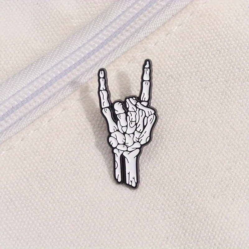 

Vintage Punk Skull Finger Enamel Pin - Gothic Skeleton Hand Brooch For Backpacks, Denim & Bags - Qihoo Alloy Lapel Badge Accessory