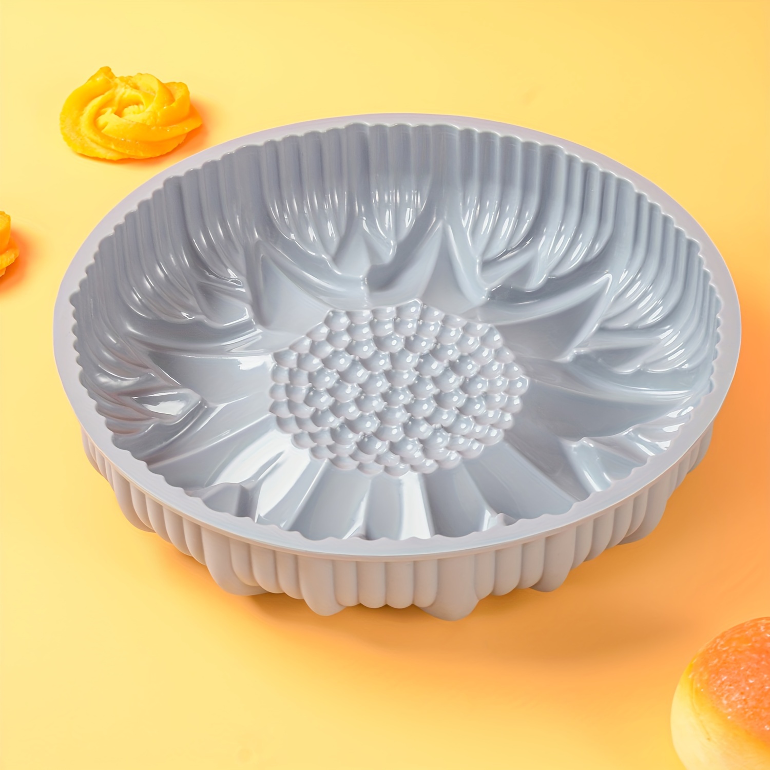 

1pc Silicone Flower Shape Cake Mold, Non-stick Round Sunflower Silicone Baking Pan, Soft And Easy To Release Mold, For Creative Cake, Gelatin, Chiffon Cake, Silicone Bakeware Tools