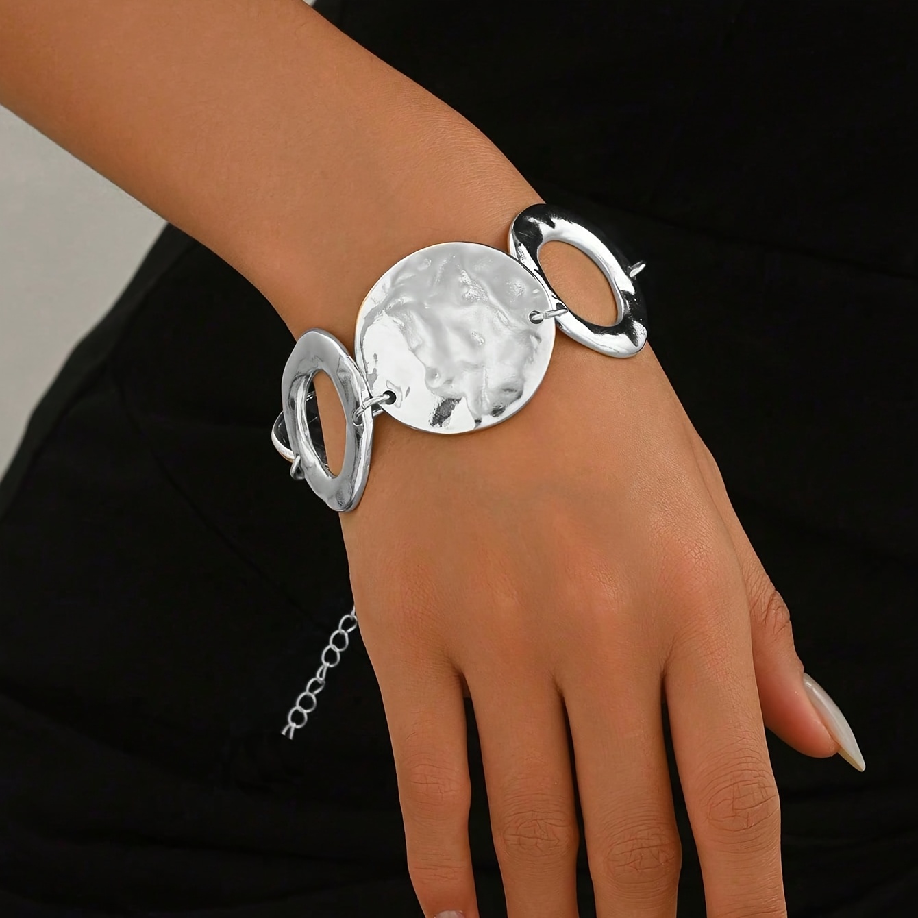 E-shop 1 Geometrisches, kreisförmiges, hohles, modisches, neues, kreatives, einfaches, trendiges, lässiges Metallarmband