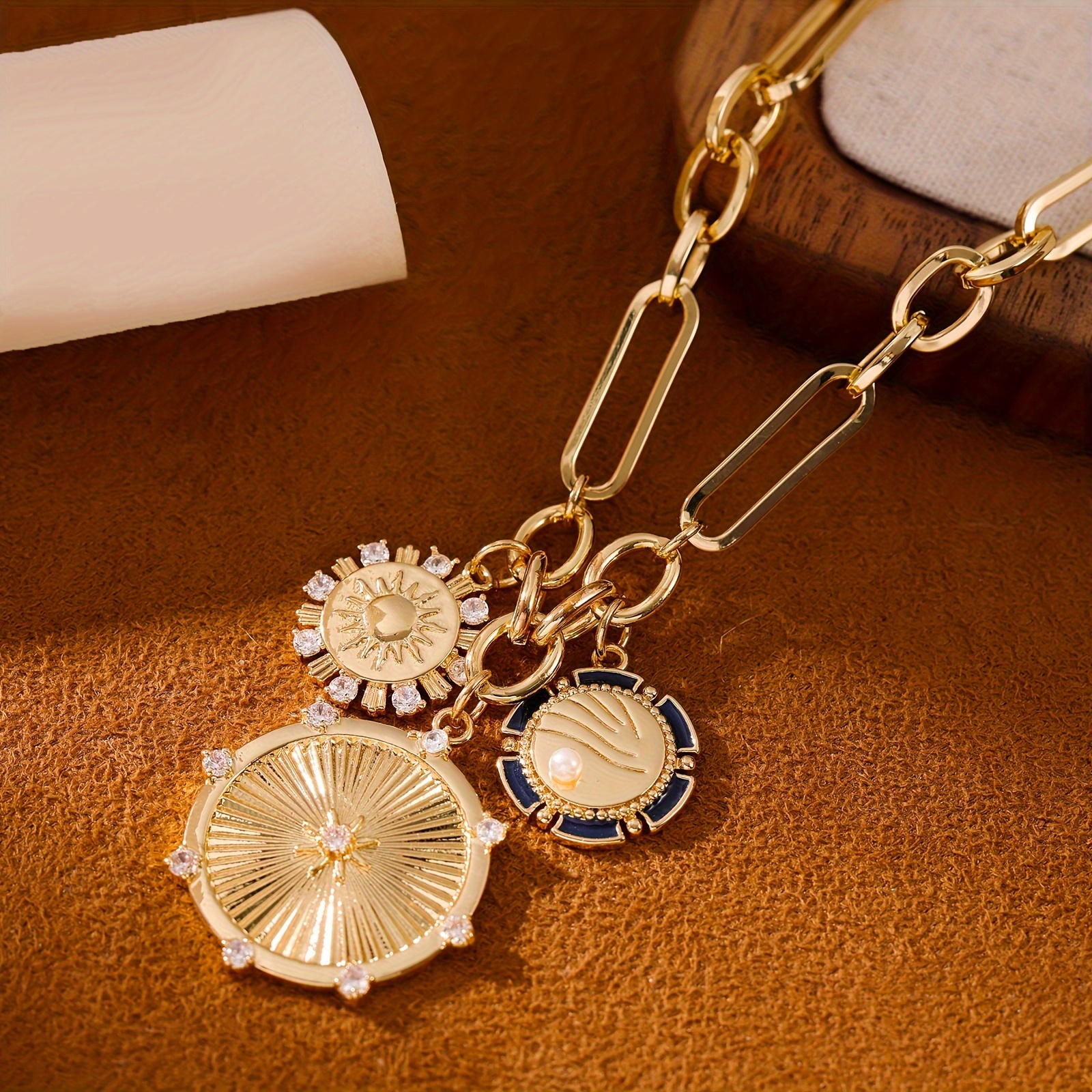

Plated Luxury Golden Sun Pendant Necklace Wedding Holiday Gift