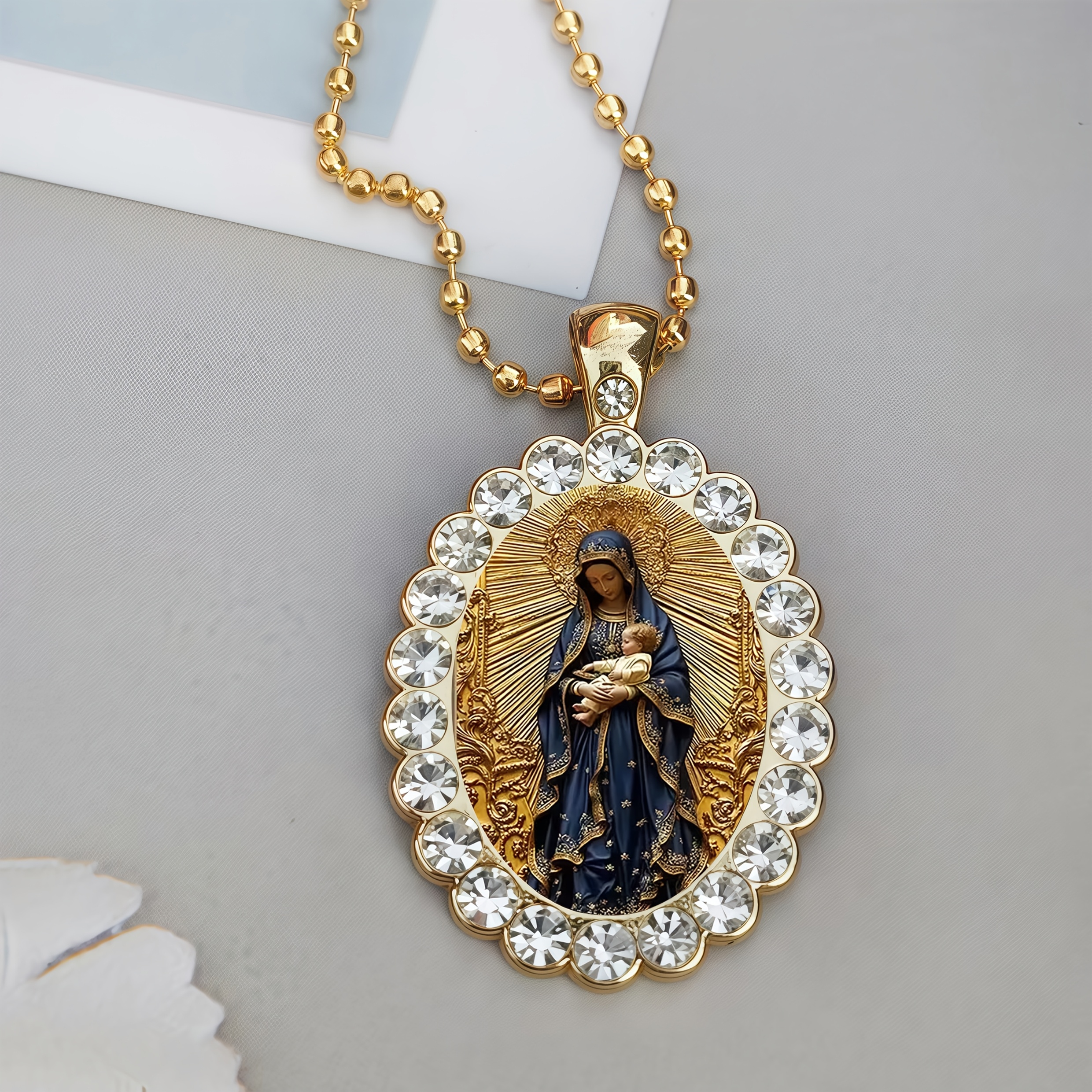 Fashionable Pattern Oval Necklace for Men and Women, Perfect Gift