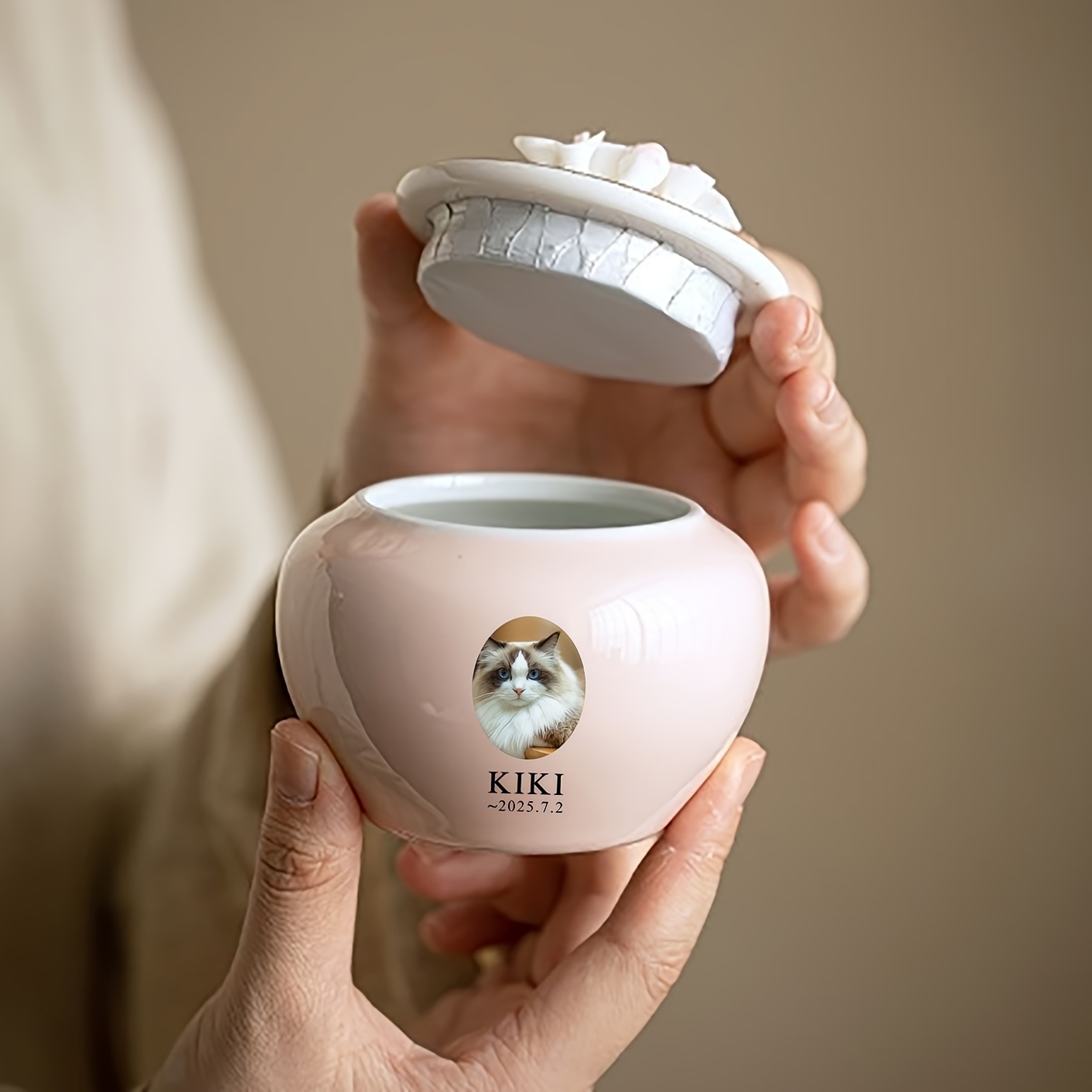 Customized Pet Urn with Name, Date, and Memorial Message