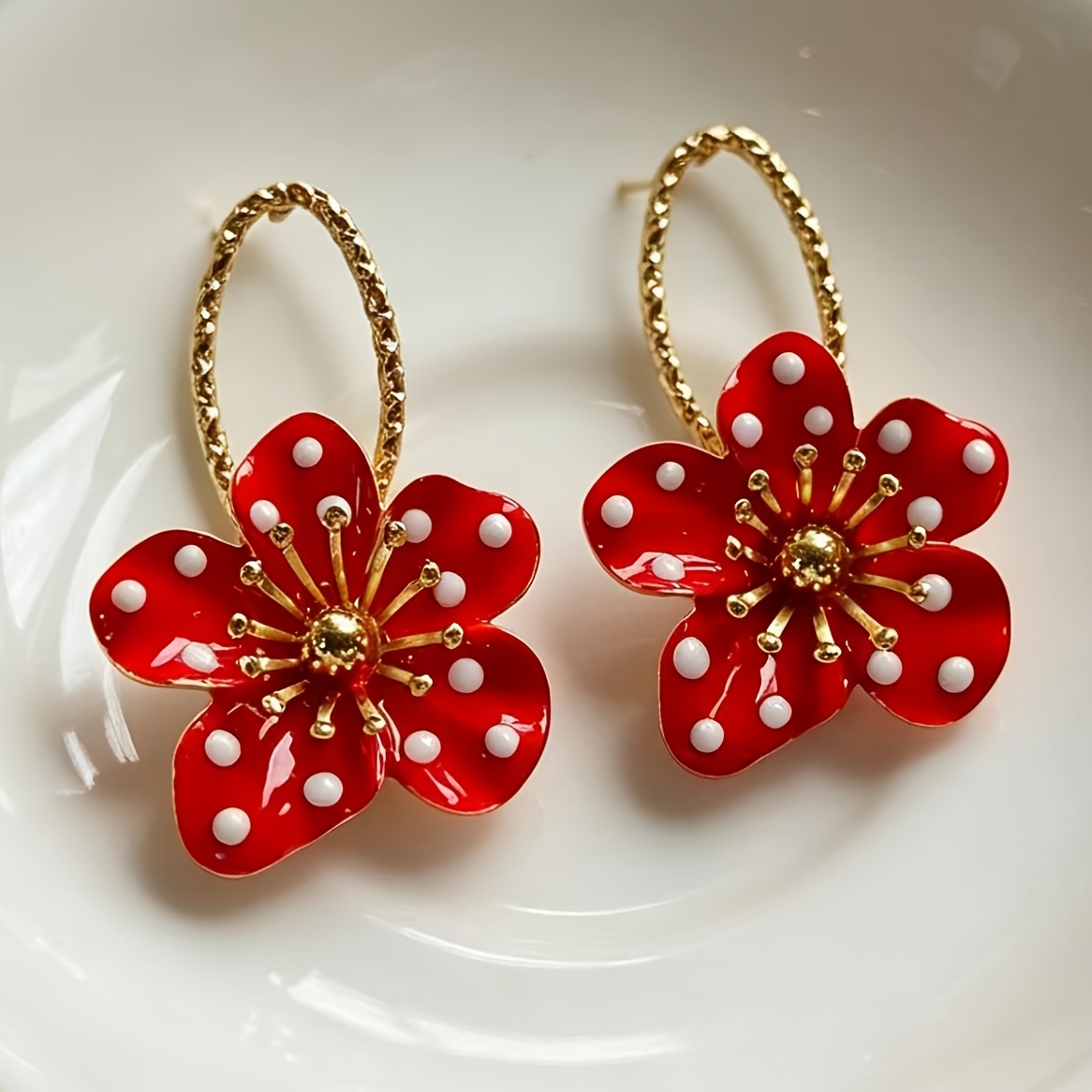 TEMU Pendientes florales de negros estilo vintage francés para mujer, aro trenzado de metal de lujo con flor pequeña de esmalte goteante, accesorios