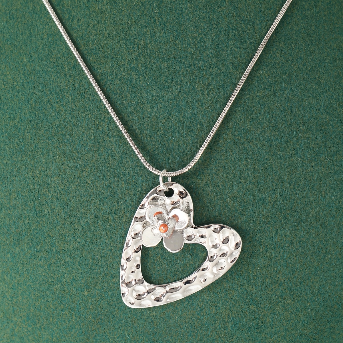 TEMU Collier Vintage Effet Usé Martelé avec Cœur et Fleur pour Femme - Plaqué K, Convient pour , les , , les Chaînes Superposées - Longue Chaîne,