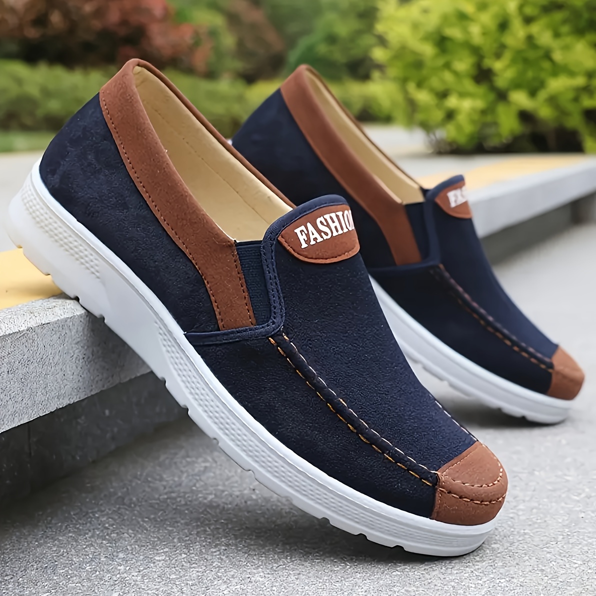 A Pair of Men's Casual Sports Training Fitness Shoes - Solid Color,, Round Toe, Lightweight Fabric Upper, Non-slip Synthetic Outsole, Breathable Fabric Lining, Suitable for Outdoor Running and Daily Wear - Spring/autumn