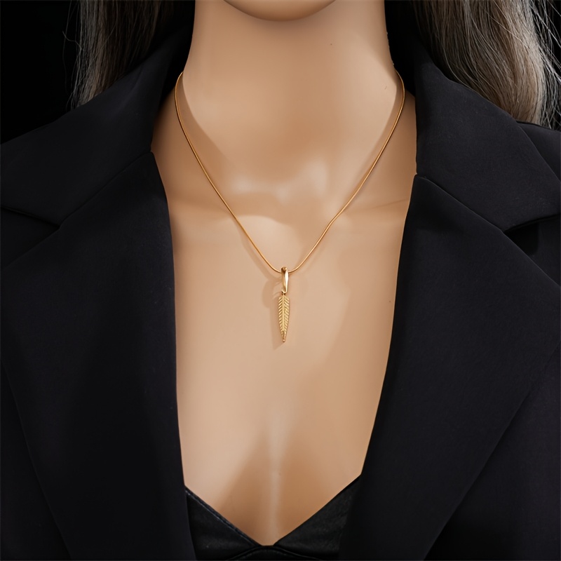 Women's Elegant Golden Leaf Shaped Pendant Necklace