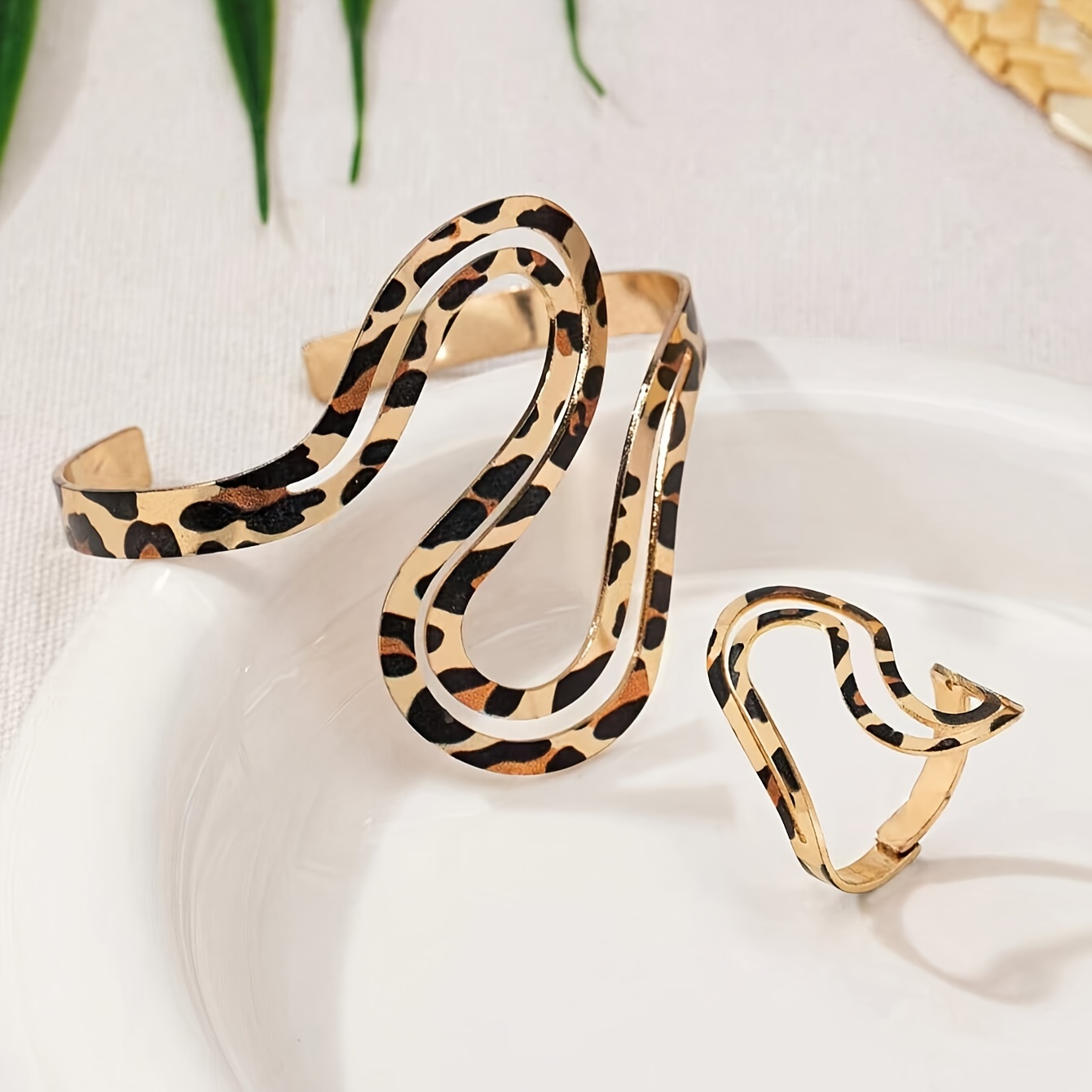 Vintage Boho Jewelry Set: Leopard Print Bracelet & Ring