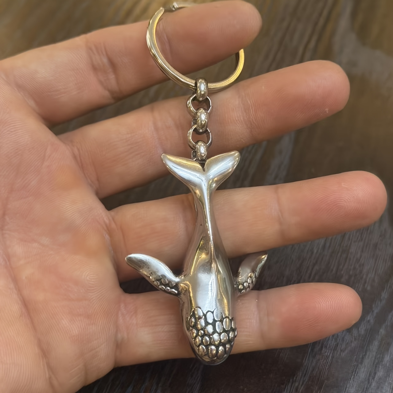 TEMU Vintage Distressed Stainless Whale Keychain, Fashionable And Trendy Keyring Pendant