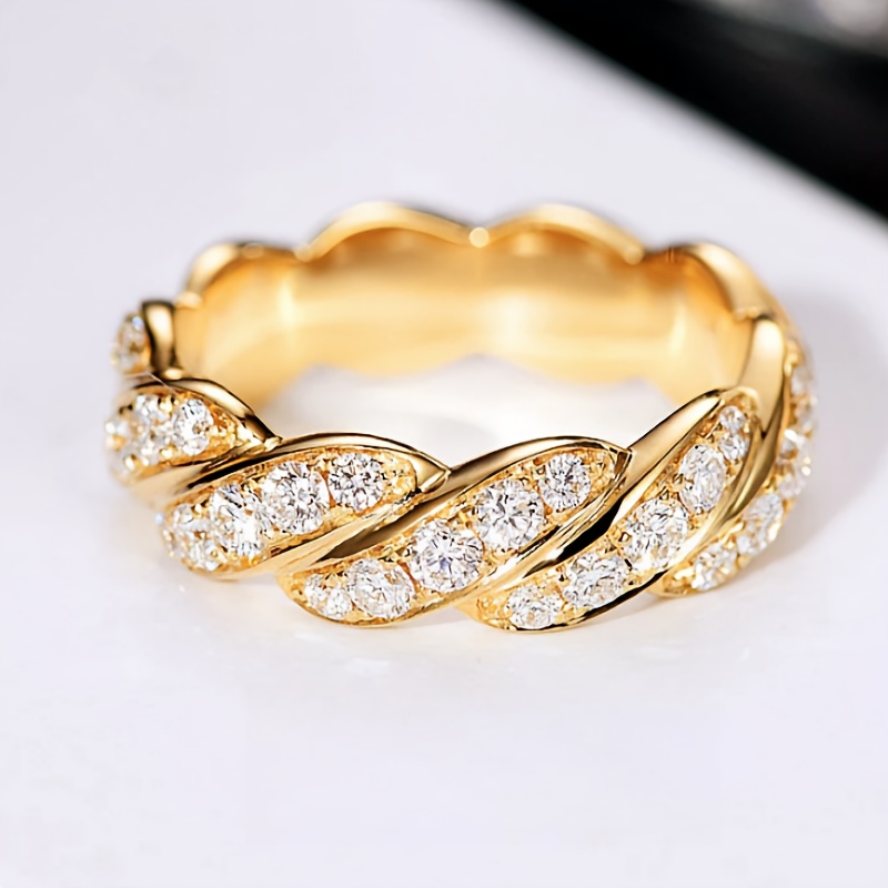 Image of An Elegant Twisted Crossover Ring For Women, Featuring A Synthetic Zirconia Band, Perfect For Luxurious Wedding Jewelry Suitable For Everyday Casual Wear And Parties