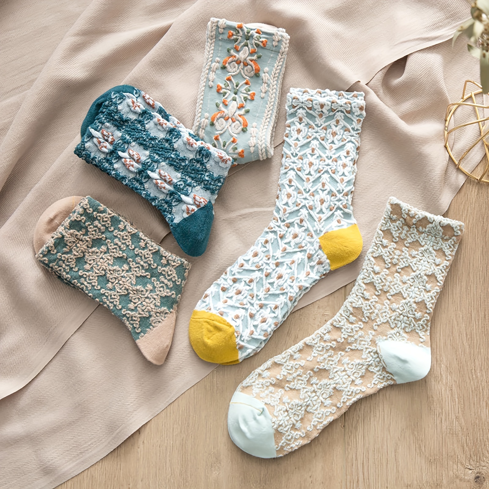 

5 Pairs Floral Socks Women Trendy Flower Socks Embroidered Vintage, Girls Cute Textured Socks.