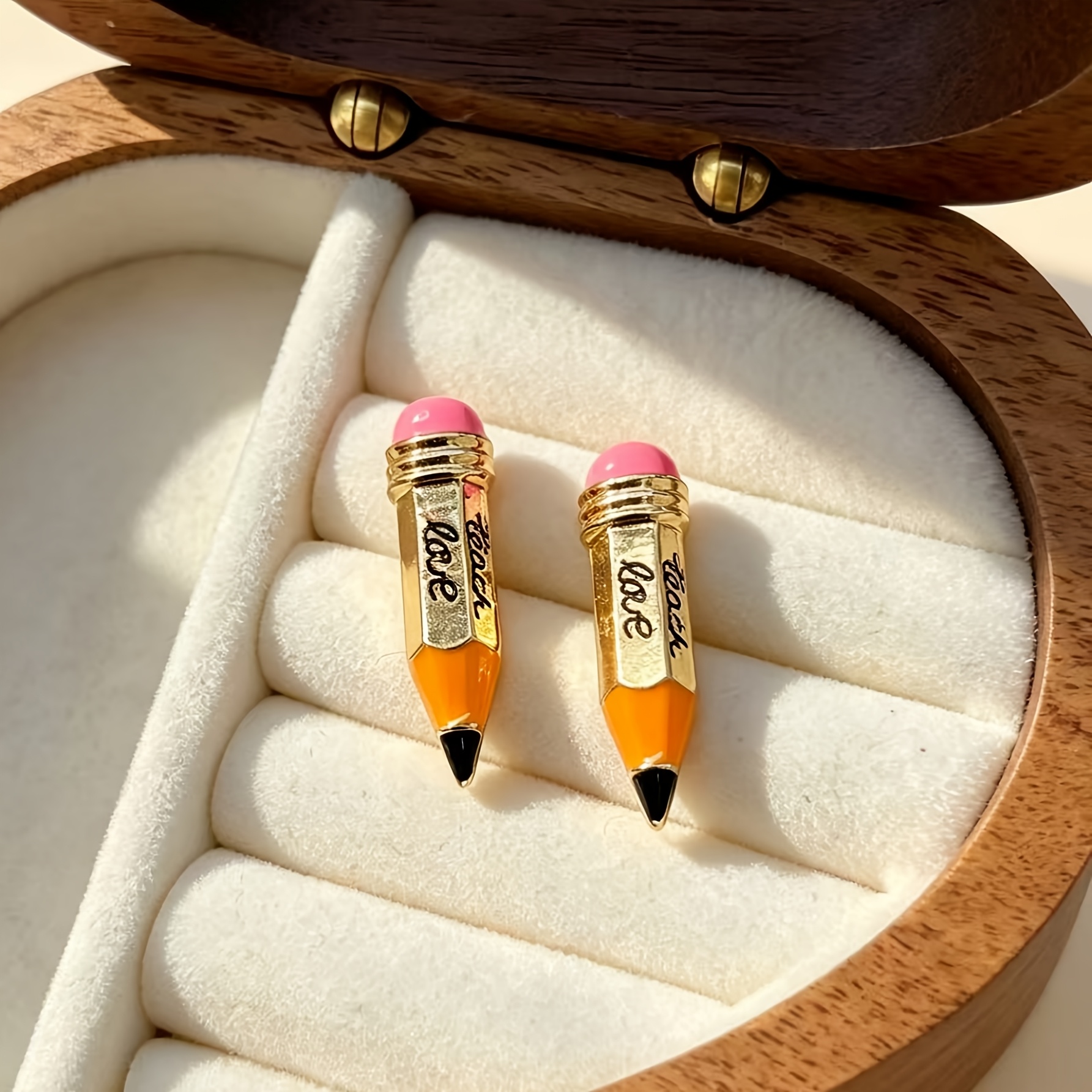 TEMU Un par de aretes de espiga de aleación de , elegantes, bonitos y , con forma de lápices realistas, adecuados como regalos para , graduación, Día