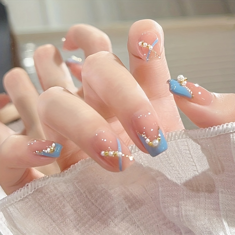 24pcs of glossy short square   nails with a blue gradient and floral   design accompanied   jelly   and a nail file   long nail accessories are handmade high quality and   friends birthdays anniversaries and valentines day Product details 3