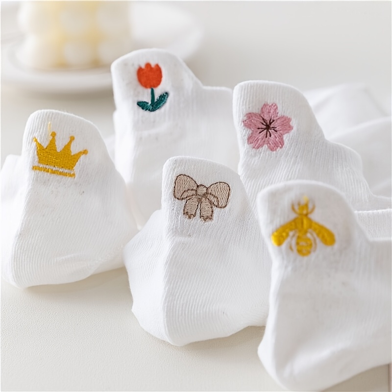 Image of 5 Pairs Of Women's Lightweight And Breathable White Casual Boat Socks With Floral Embroidery For Spring/summer