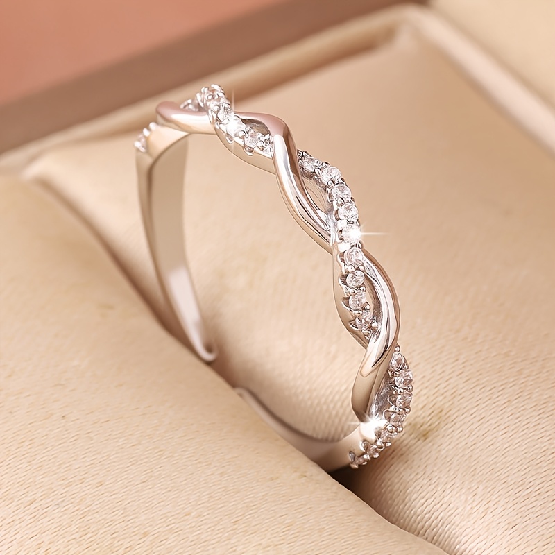 Diamond-Shaped Crisscross Ring, a Delicate And Luxurious Index Finger Ring, Uniquely Designed Minimalist Open Band Ring Accessory