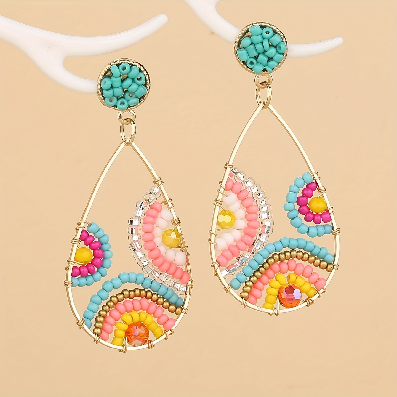 

Une Paire de Boucles D'oreilles Pendantes Avec Pendentif En Fabriqué En Petites Perles Assorties Aux Tenues Quotidiennes, Décoration de Fête Pour Les Vacances de Printemps Et D'été, Bijoux