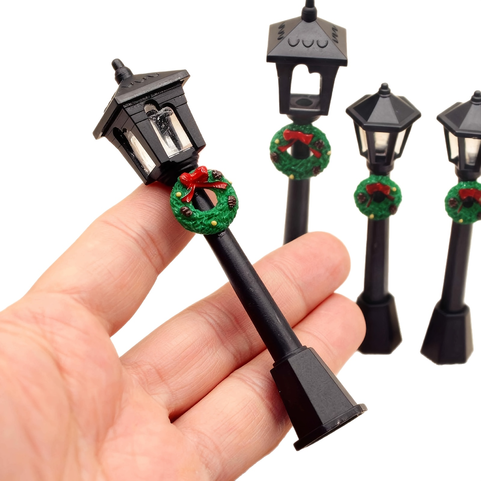 TEMU 5-pack Mini Christmas Street Lamp Figurines, Mini Statues With Festive Wreath, Plastic Seasonal Collectibles, Xmas Landscape Decorations,
