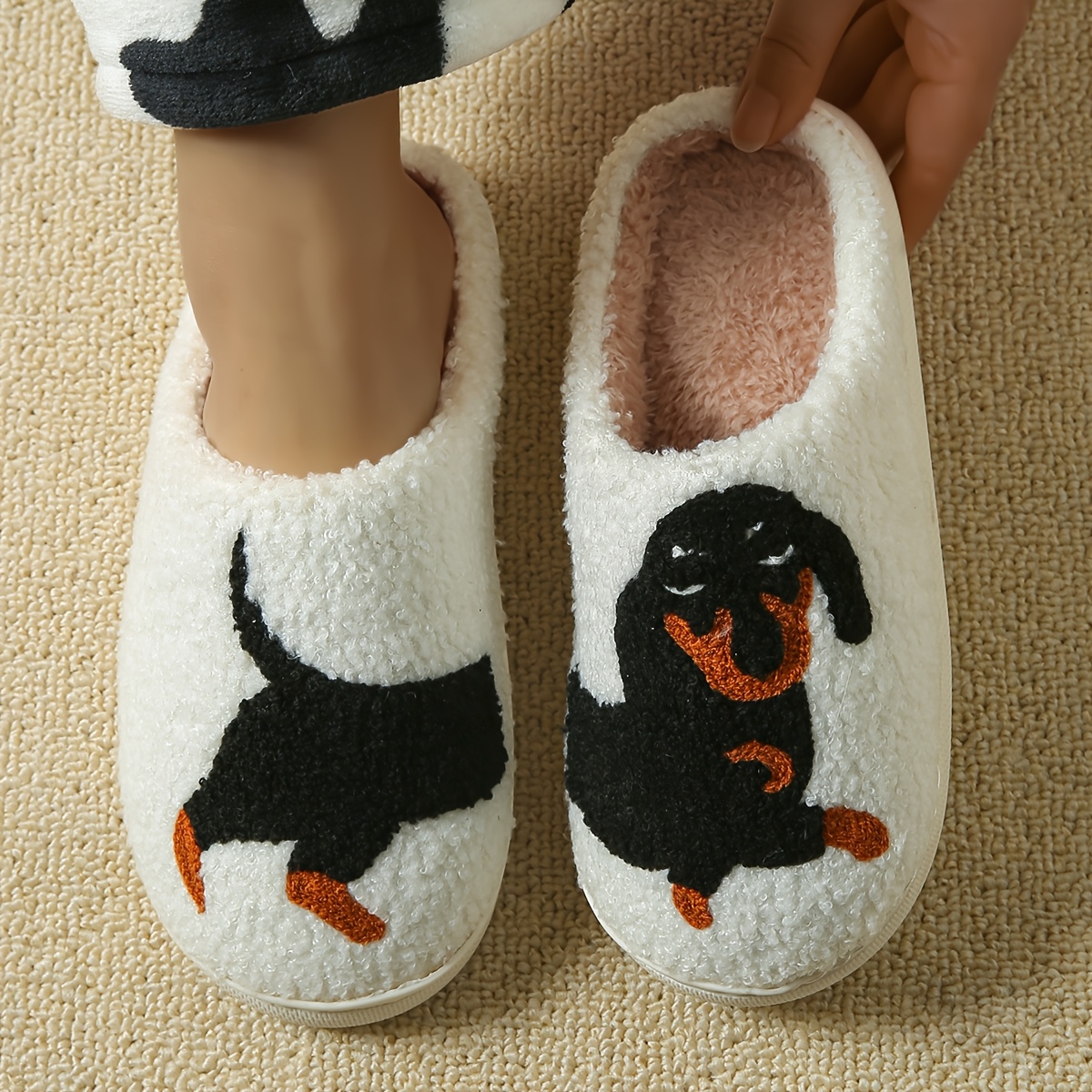 

Cozy & Warm Women's Dachshund Cartoon Plush Slippers - Soft Fleece-lined Indoor Home Shoes With Anti-slip Tpr Sole, Winter