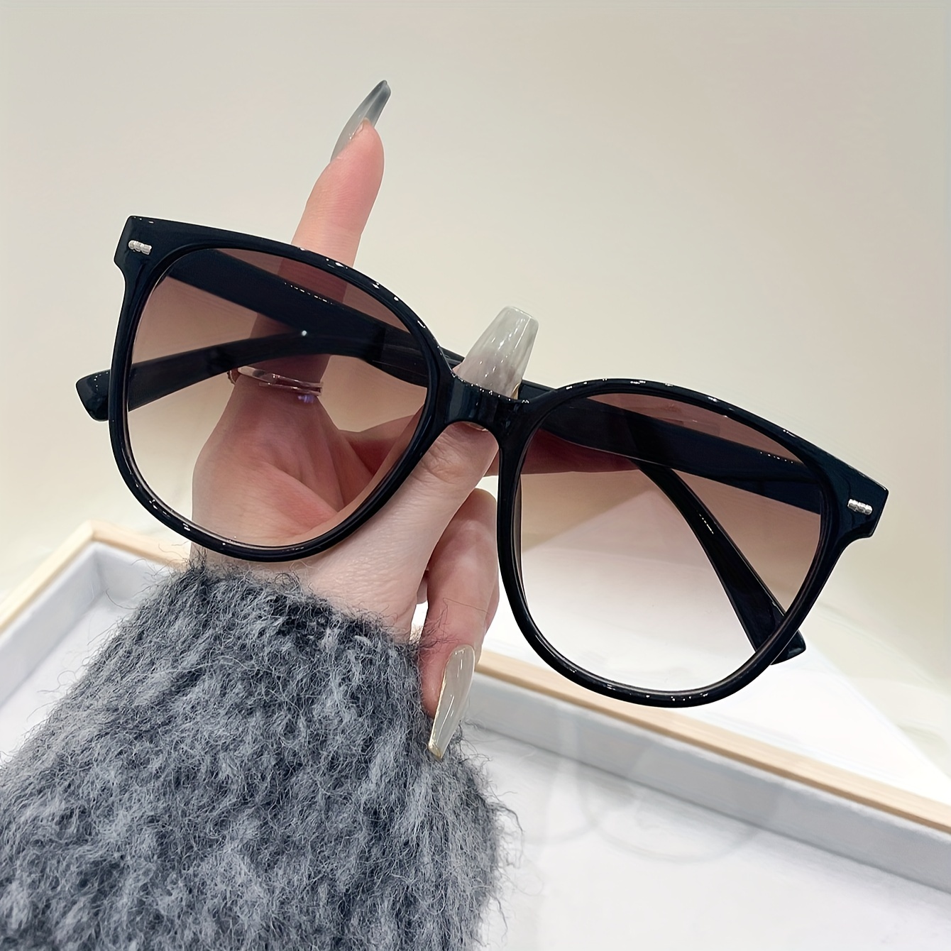 

Casual Square Fashion Glasses For Women Gradient Lens Fashion Anti Glare Sun Shades For Vacation Beach Travel