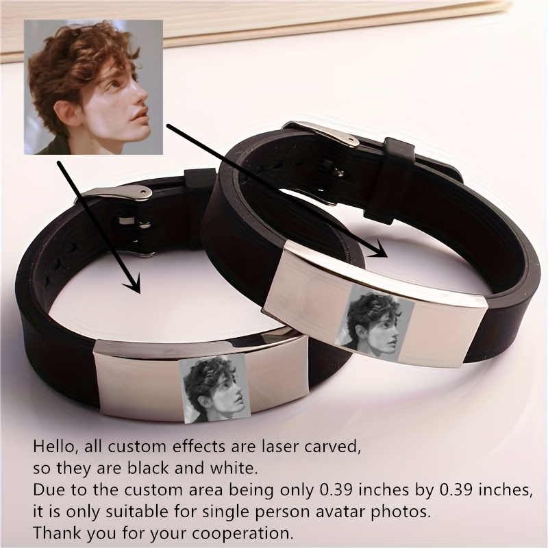 

Un bracelet en silicone large personnalisé, avec un design de surface en acier inoxydable miroir, pour hommes et femmes.