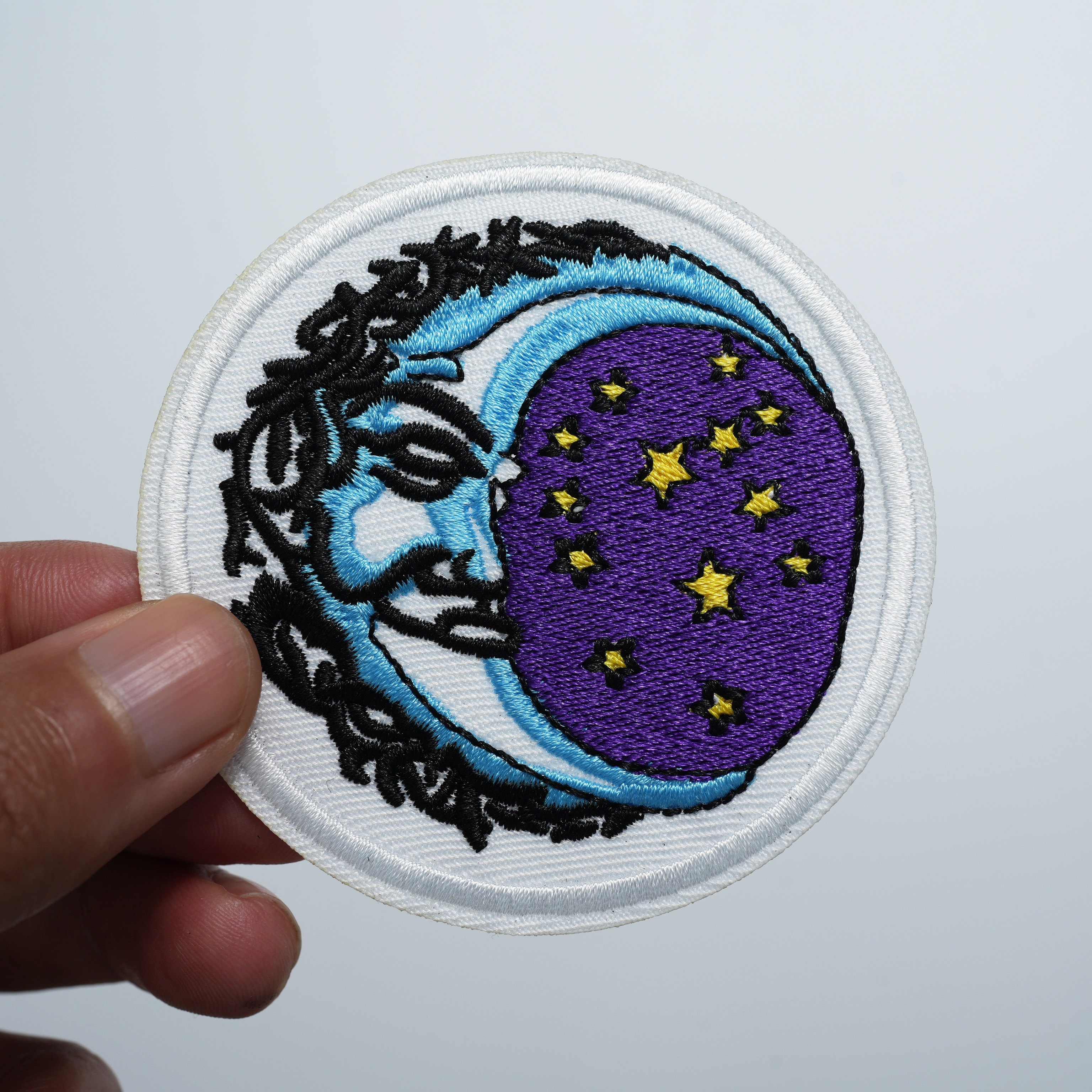 Toppa Ricamata Luna E Sole - Applicazione In Tessuto Da Cucire O Stirare Su Maglie, Jeans, Borse
