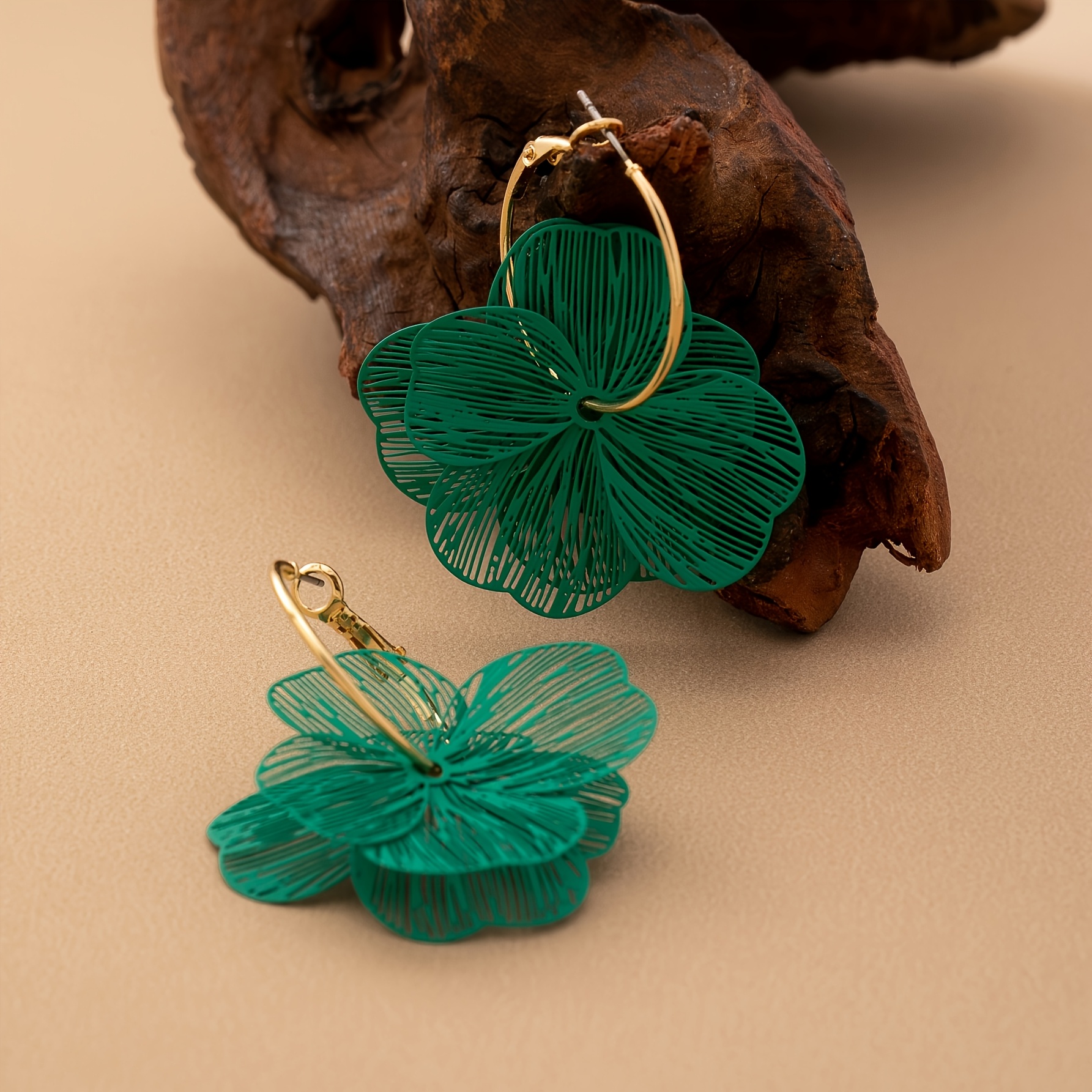 TEMU A Pair Of Bohemian Elegant Hollow-out Petal Flower Pendant Simple Creative Women's Fashion Hoop Earrings, Suitable For Daily Wear, Vacation, And