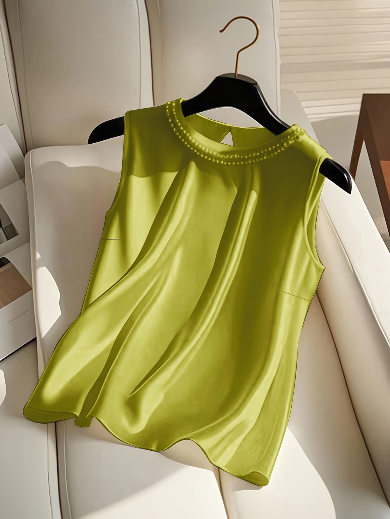 spring and summer fashion elegant   bead vest details 9