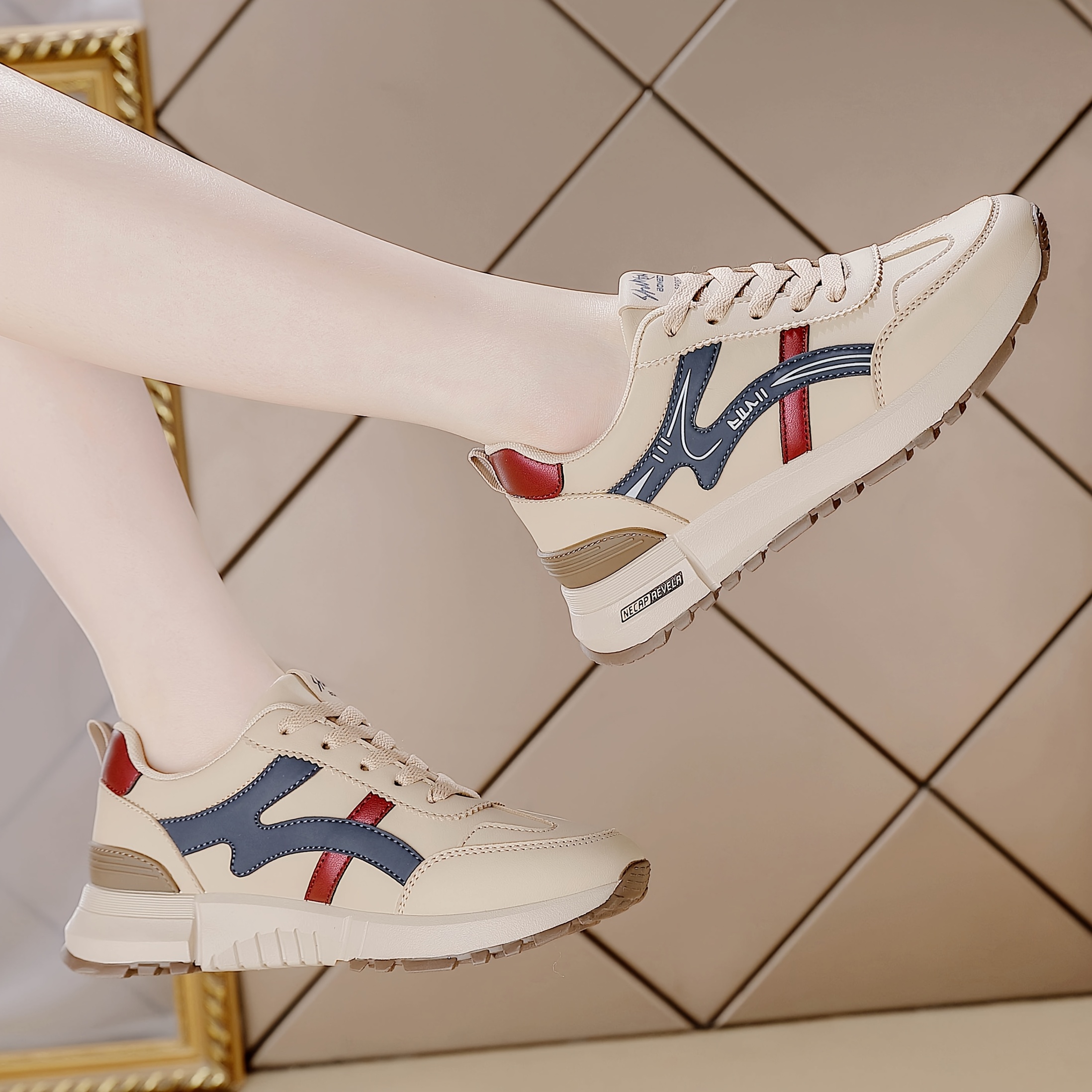Tenis casuales para mujer, color beige con detalles en rojo y azul, parte superior sintética suave, diseño con agujetas, suela de PVC antideslizante, ligeros y cómodos para primavera y otoño, calzado casual | Tenis con agujetas | Parte superior suave