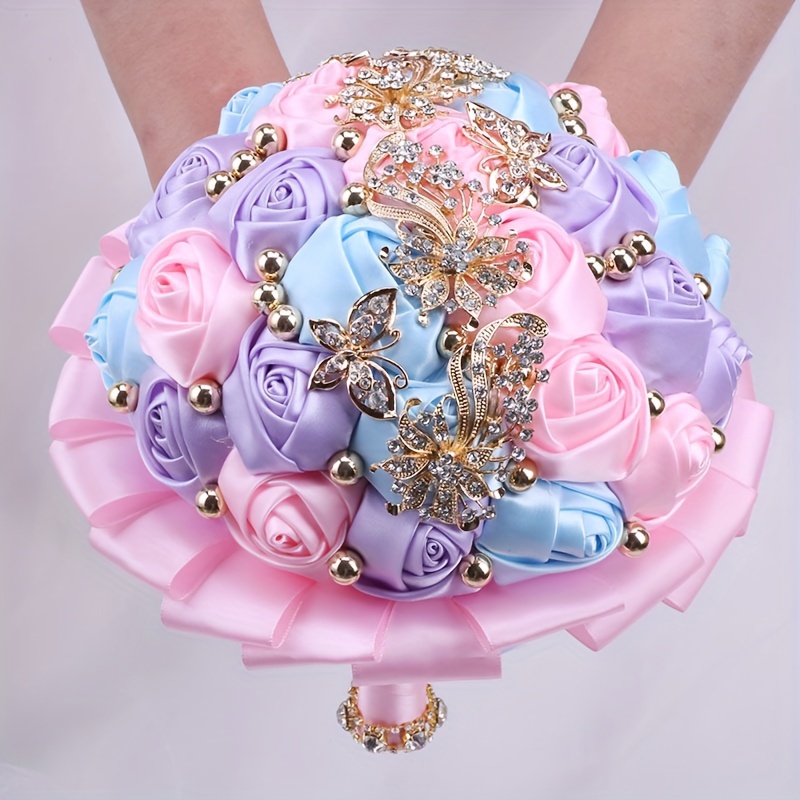   kuyov qizlar buketi boy qizil shokoladli güllar bilan kristal va marjon aksessuarlari bilan to'ldirilgan to'y jamoalari tafsilotlari 25