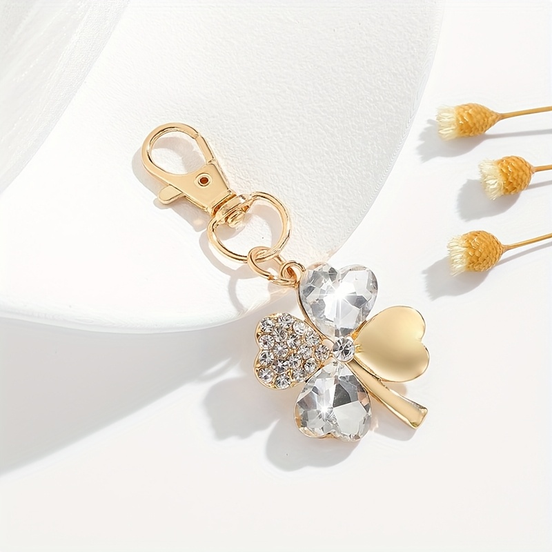 Image of 1pc Fashionable And Gorgeous Clover Shaped Keychain Pendant, Inlaid With Rhinestone Glass Embellishments, Suitable For Women' Key Case Packaging Decoration Gift